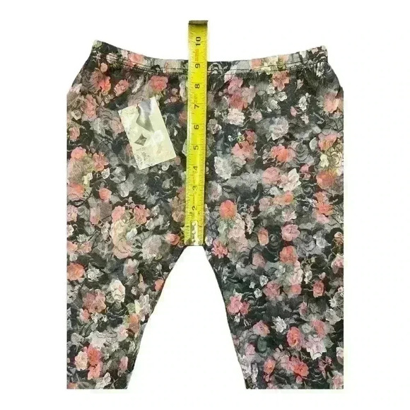 Sheer floral lacy leggings bundle - Picture 3 of 11